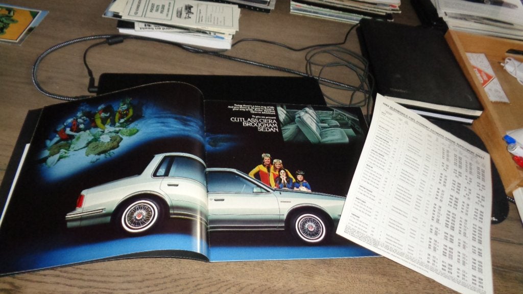 Folder Set OLDSMOBILE Cutlass en Omega    1982, Verzenden, Nieuw, Overige merken