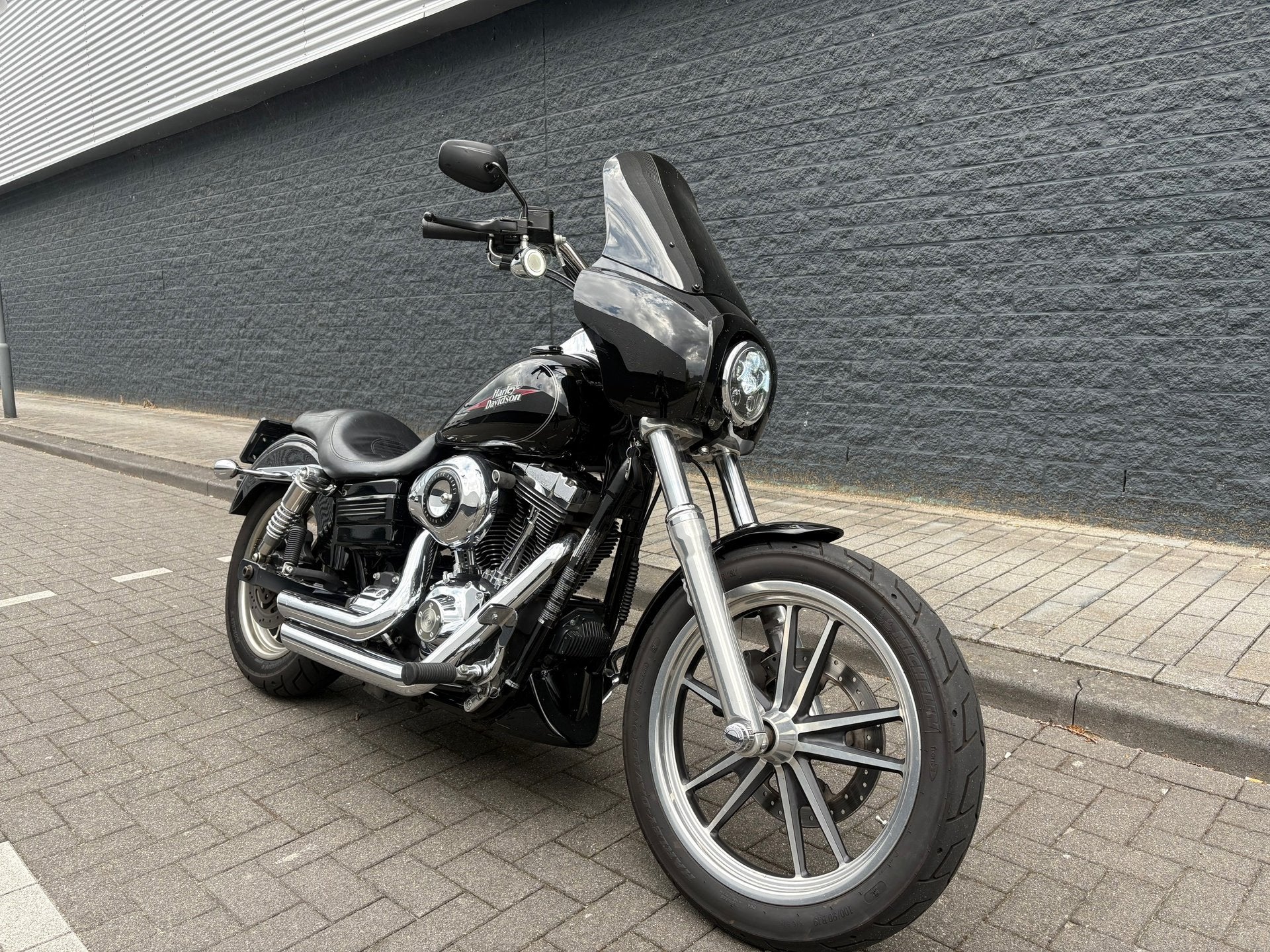 Harley Davidson FXDL Dyna Low Rider 2009|Clubstyle|1584CC|, Motoren, Motoren | Harley-Davidson, 3700 West Juneau Avenue
Wisconsin 53208  Milwaukee, US