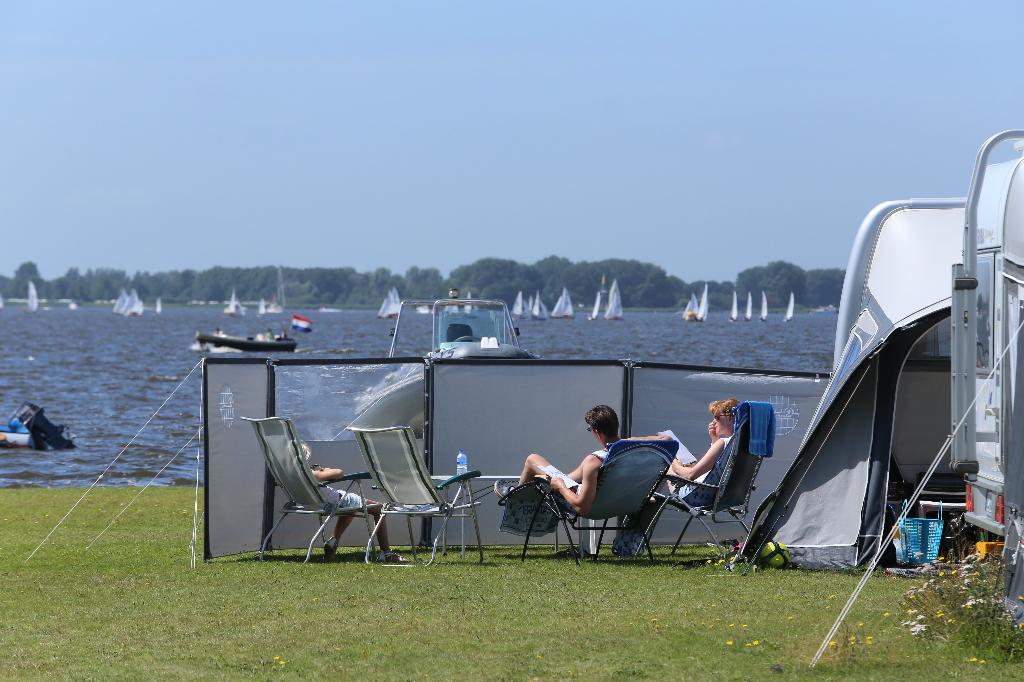 Seizoensplaats aan het Sneekermeer, Aan meer of rivier