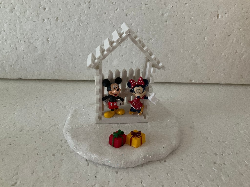 Disney Mickey mouse en Minnie - beeldje - kerstdorp, Verzamelen, Disney, Ophalen of Verzenden, Mickey Mouse, Zo goed als nieuw