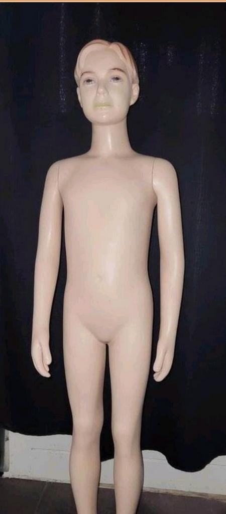 Jongens paspop 140 cm voor kinderkleding etalage, Ophalen, Zo goed als nieuw, Overige typen