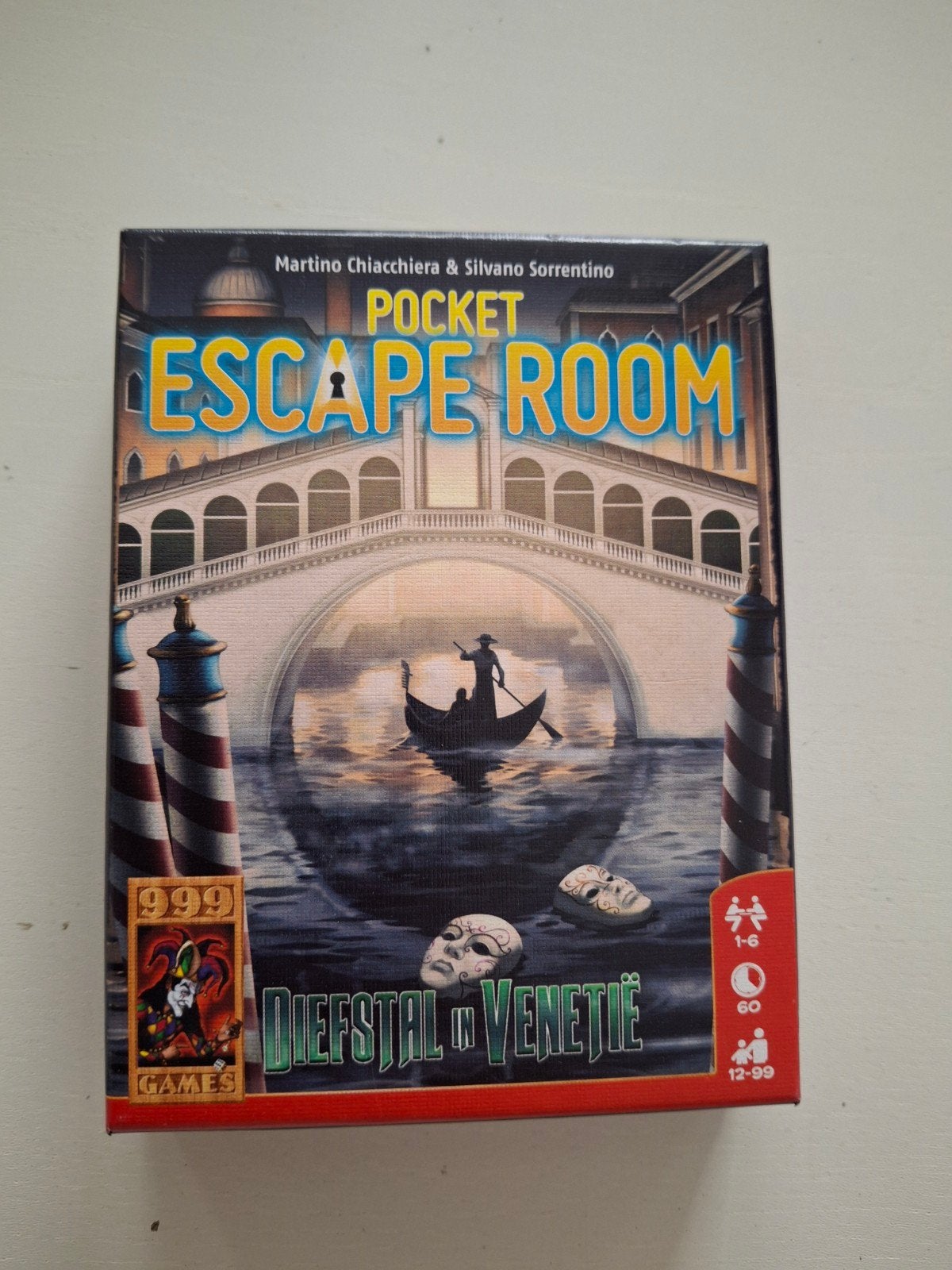 Pocket Escape Room: Diefstal in Venetië (999 Games), Ophalen of Verzenden, Zo goed als nieuw, 999 Games, Een of twee spelers