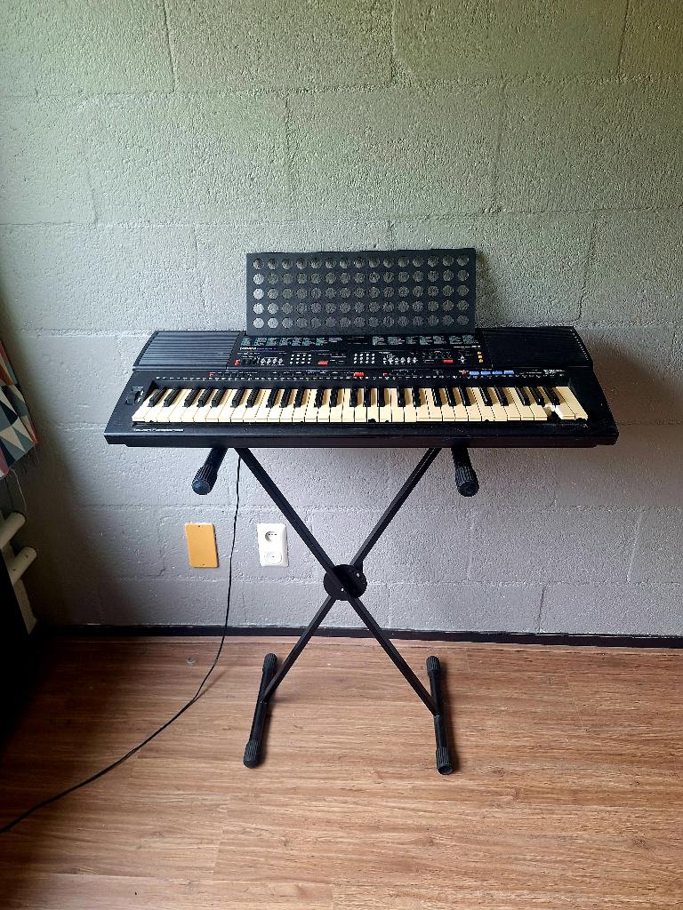 Yamaha PSR500, Ophalen, Yamaha, Aanslaggevoelig, 61 toetsen