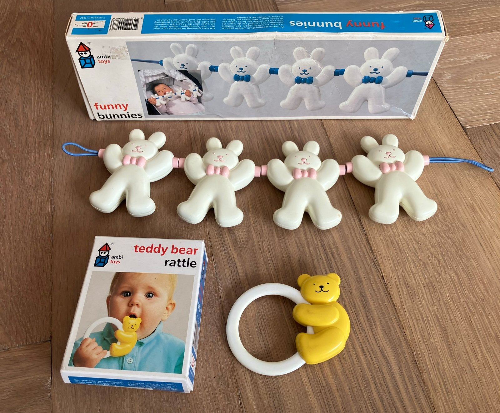 Retro Ambi Toys speelgoed: Funny Bunnies mobiel & rammelaar, Ophalen of Verzenden, Gebruikt, Mobiel
