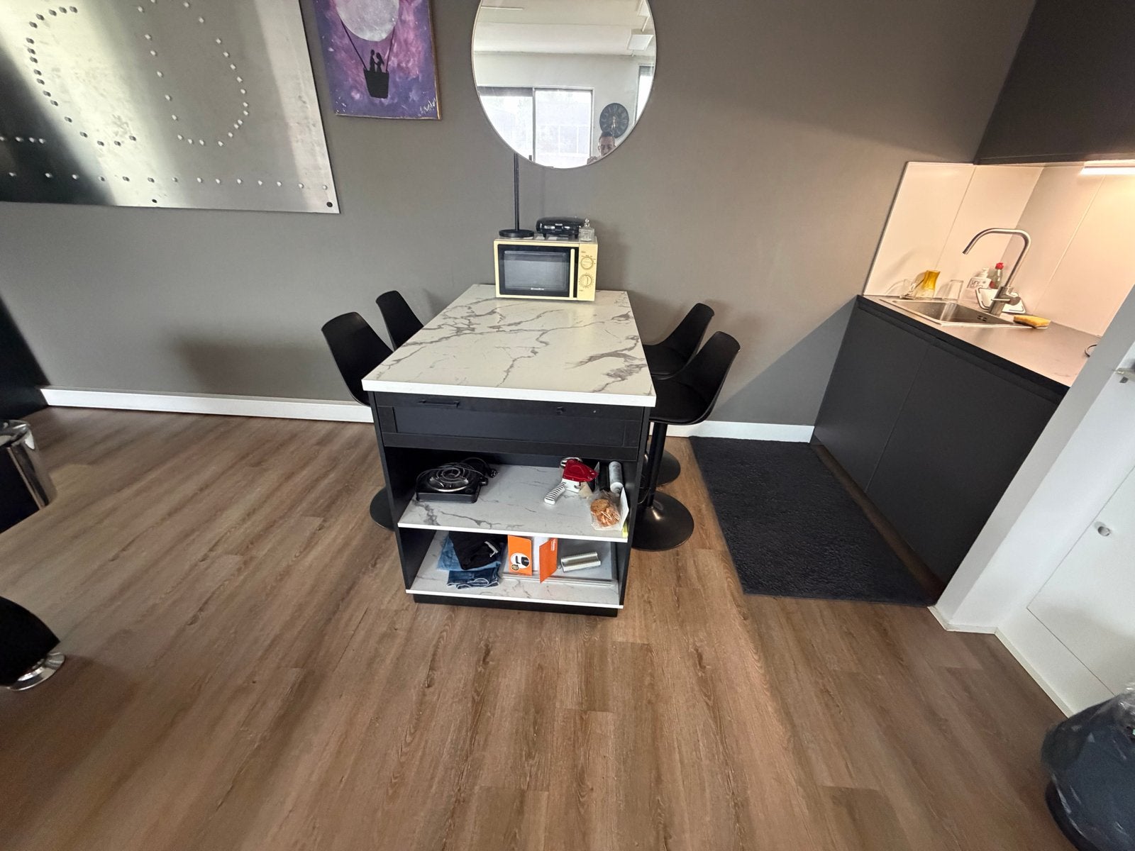 Elegante eettafel met marmerlook en opbergruimte, Huis en Inrichting, Tafels | Eettafels, Ophalen, Kunststof, 100 tot 150 cm, 50 tot 100 cm