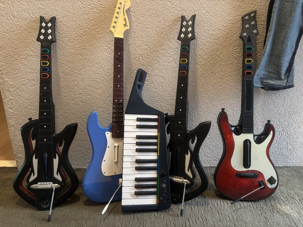 4x ps3 draadloze guitar   1x draadloze keybord zie omsch., Spelcomputers en Games, Ophalen of Verzenden, Gebruikt, Gitaar, Drumstel of Dj-set