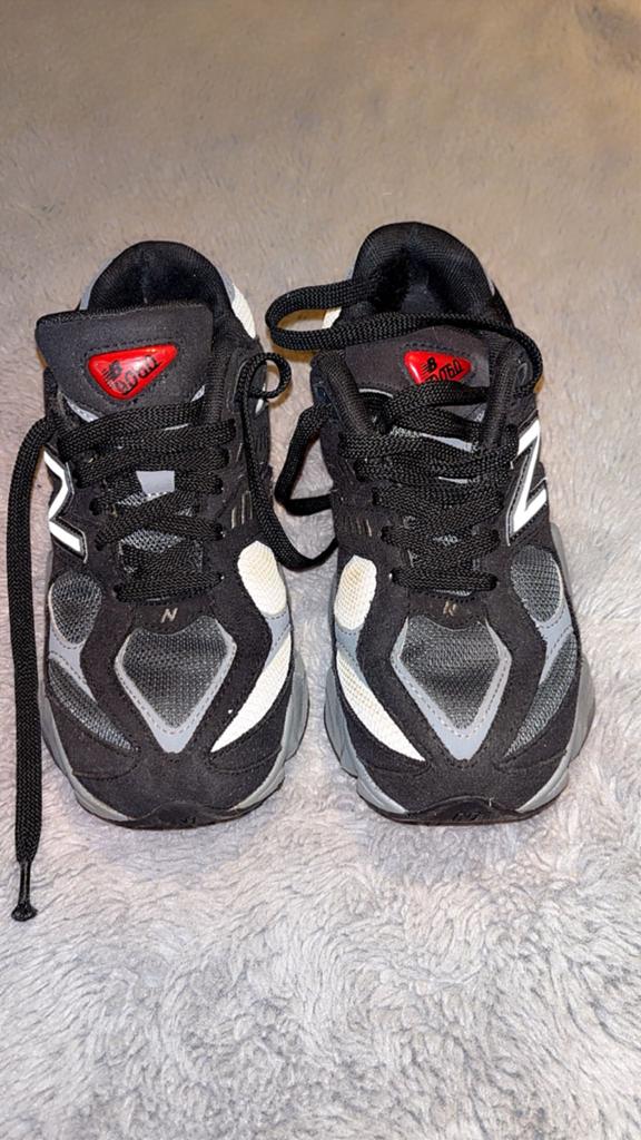 New Balance 9060 Sneakers Zwart/Grijs, Ophalen of Verzenden, Gedragen, Zwart, Sneakers of Gympen