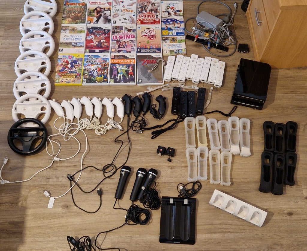 Nintendo Wii partij: 3 consoles, 16 games, 12 remotes + meer, Spelcomputers en Games, Ophalen, Gebruikt, Met 3 controllers of meer