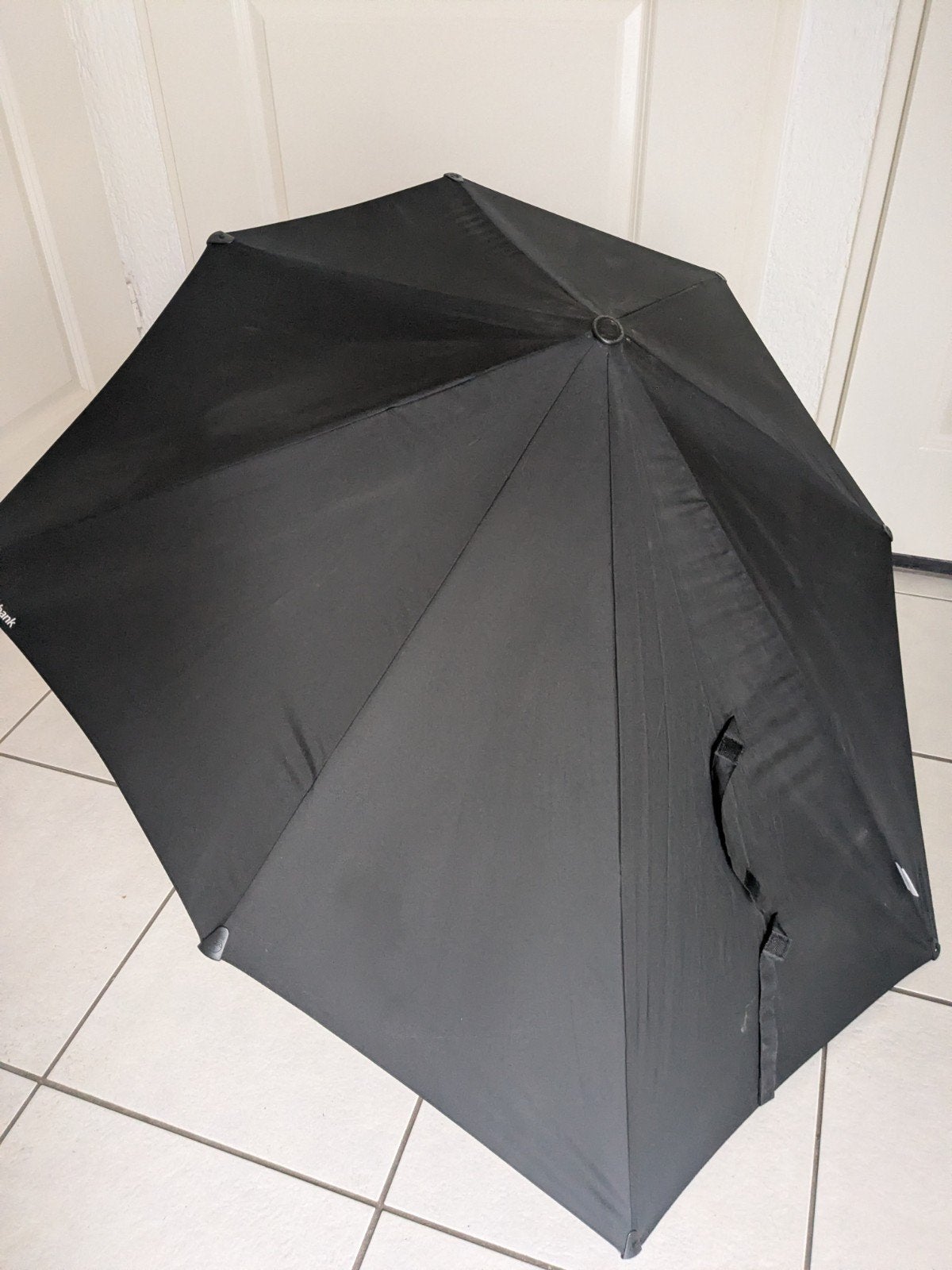 Storm paraplu Senz, Ophalen