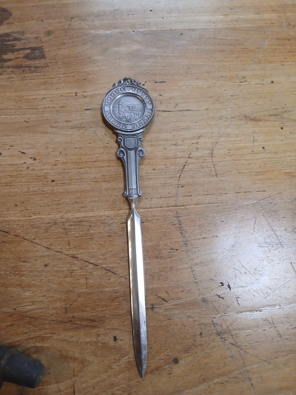 Antieke briefopener met kasteelmotief en tekst, Ophalen of Verzenden
