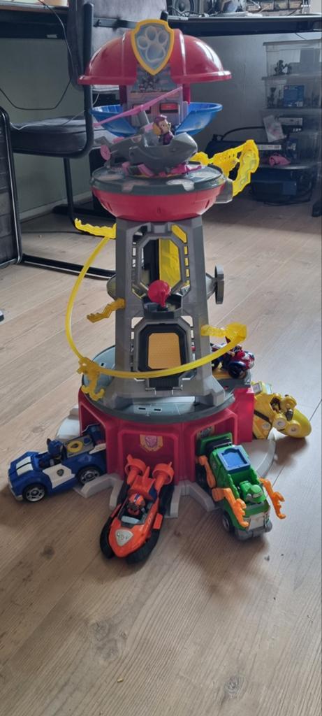 Paw Patrol Uitkijktoren met Licht, Geluid en Voertuigen, Ophalen, Zo goed als nieuw