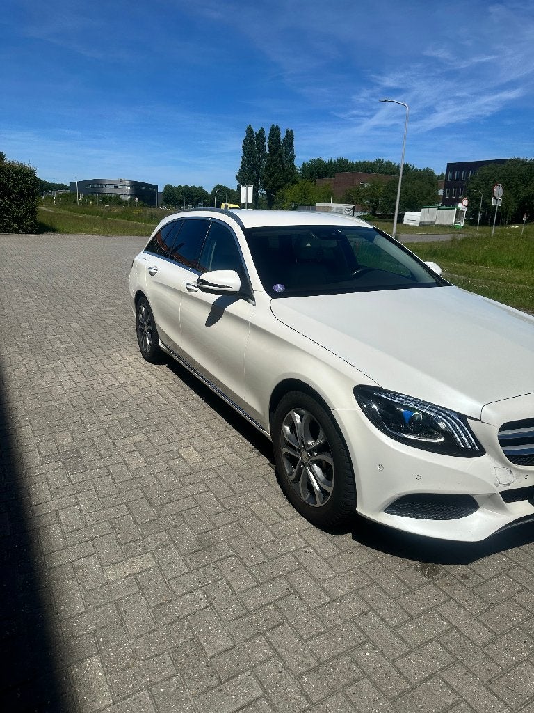 MOET WEG! Mercedes-Benz C-Klasse C350e Plug-in Hybrid 342pk, Automaat, Euro 5, Achterwielaandrijving, Parkeerassistent