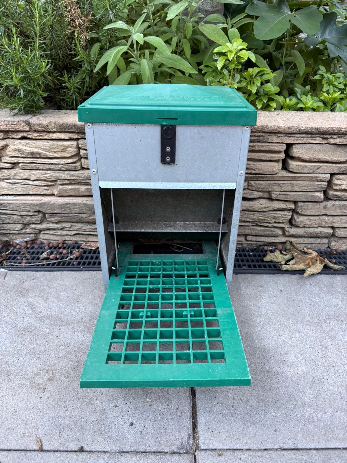 Feedomatic Automatische voerbak 5 kg, Dieren en Toebehoren, Pluimvee | Toebehoren, Ophalen, Zo goed als nieuw, Drinken en Voederen