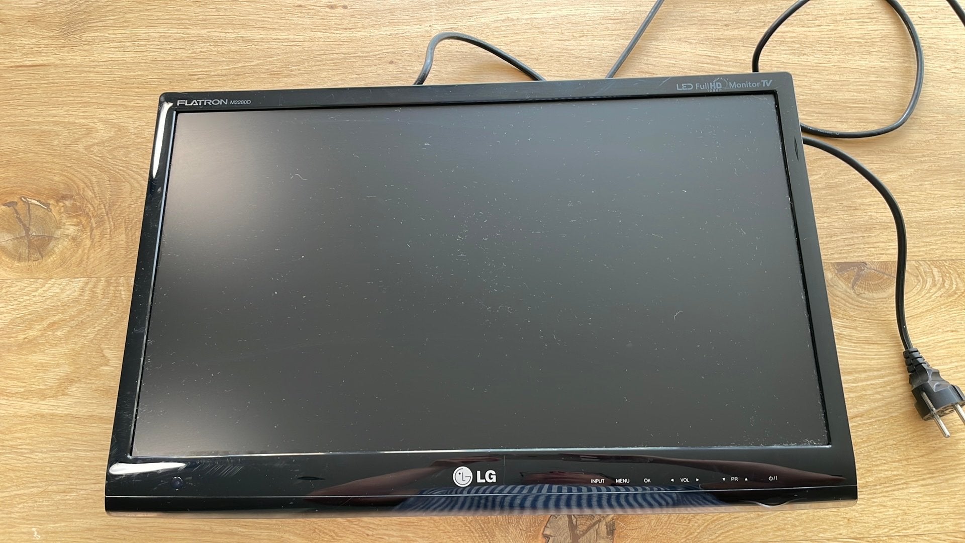 LG televisie klein model voor aan de muur 2011 nette staat, Ophalen, 50 Hz, 40 tot 60 cm, LG