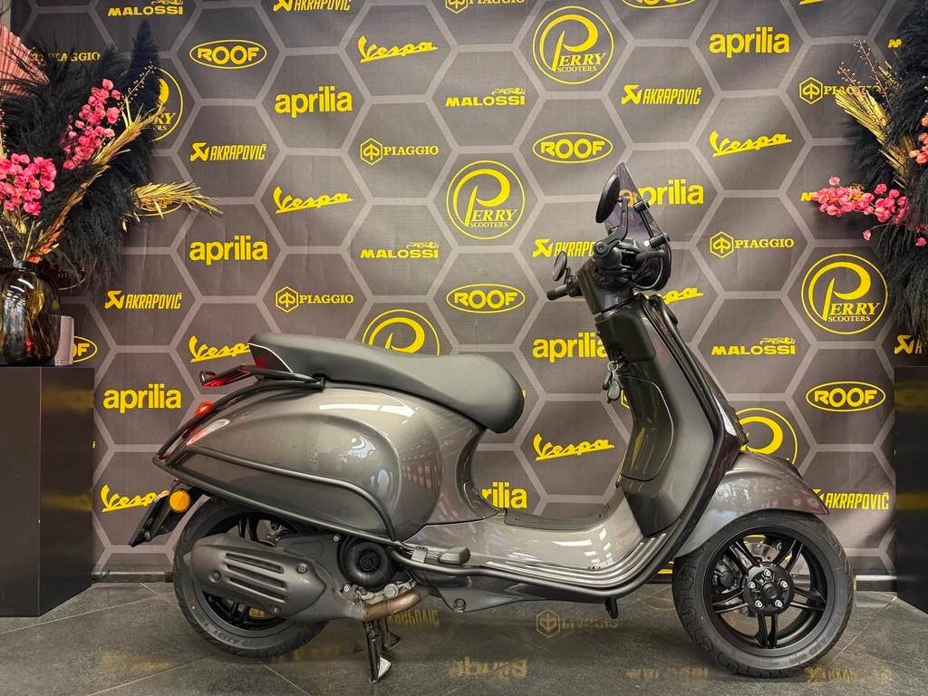 Vespa Bromscooter Primavera 50 EURO5+ 2025 | AGAAT GRIJS | F, Gedempte oude gracht 112
2011GW  Haarlem, NL, Gebruikt, Overige modellen