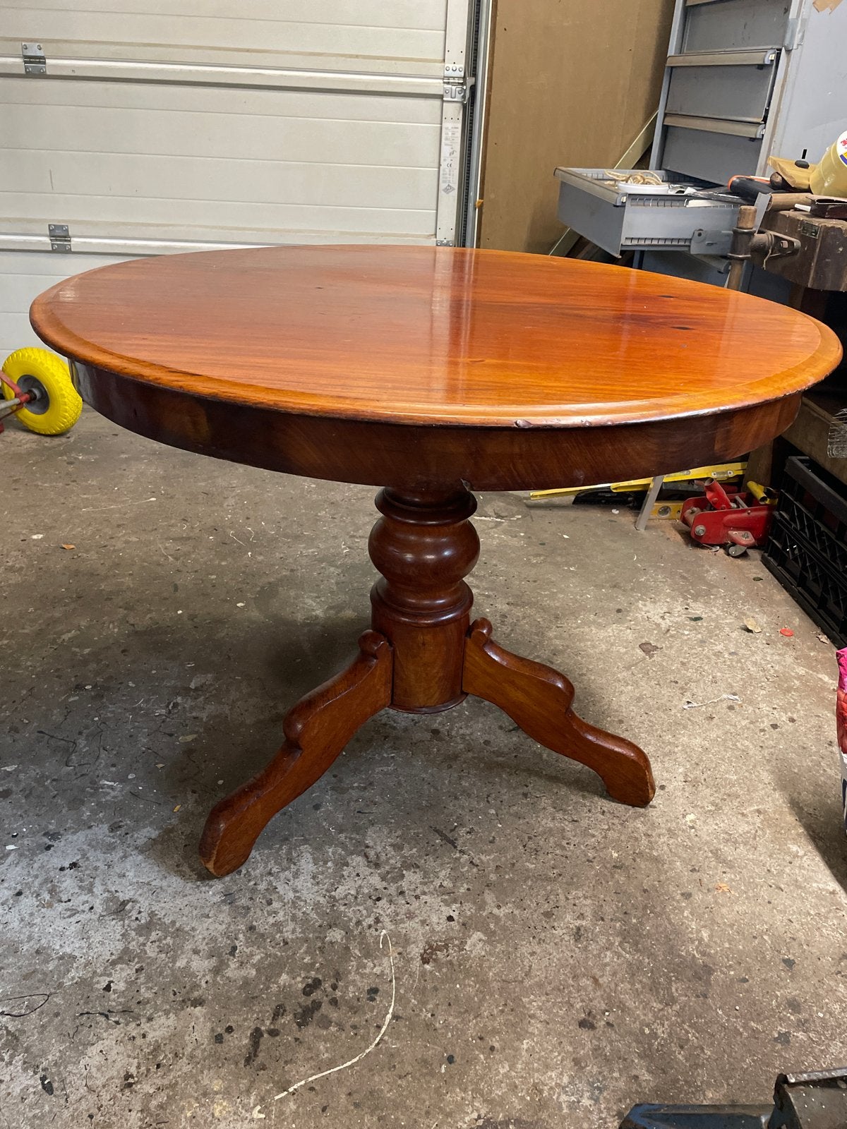 Antieke ronde eettafel van massief hout, Antiek en Kunst, Antiek | Meubels | Tafels, Ophalen of Verzenden