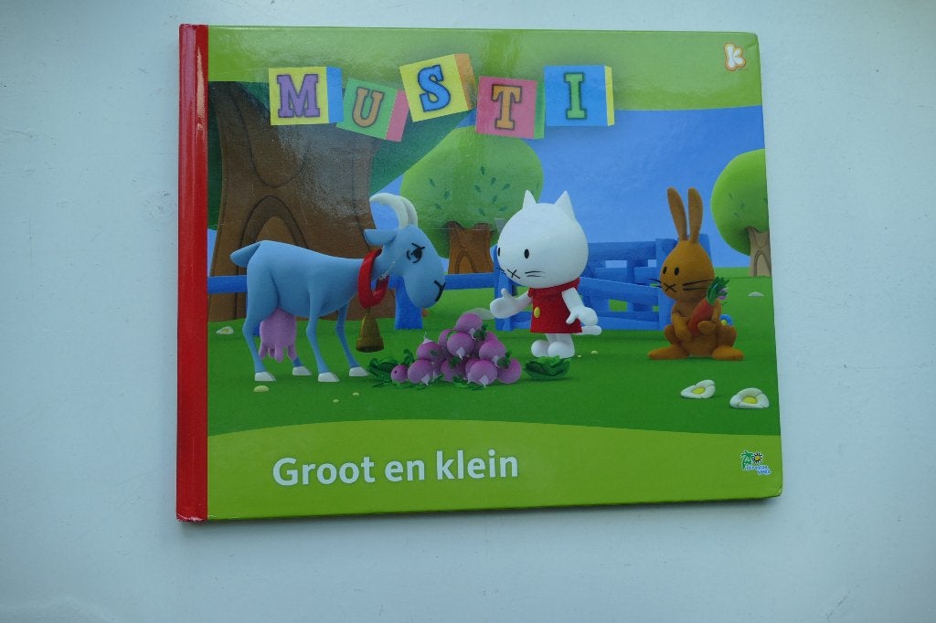 Musti - Groot en klein, Ophalen of Verzenden, Gelezen, Fictie algemeen