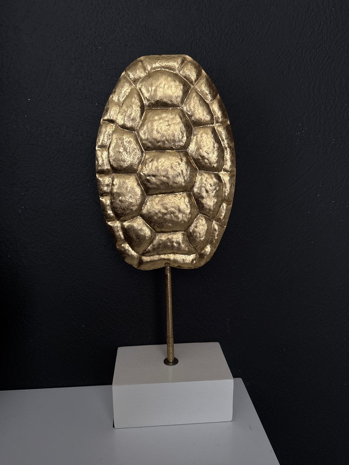 Decoratief gouden schildpad schild op standaard, Gebruikt, Ophalen of Verzenden, Goud, Metaal