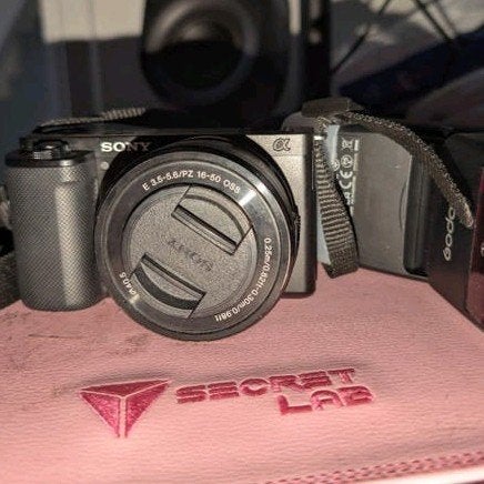 Sony Alpha ZV-E10 vlogcamera met 16-50mm lens en flitser, Audio, Tv en Foto, Fotocamera's Digitaal, Ophalen of Verzenden, Zo goed als nieuw