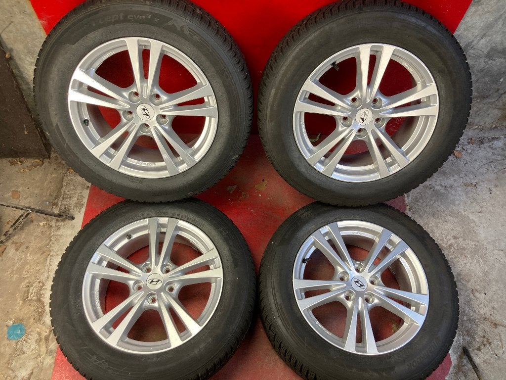 Winterbanden Hyundai Tucson 215/65R17 Hankook, Auto-onderdelen, ., Banden en Velgen, 17 inch, .