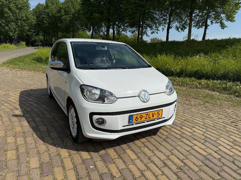 Volkswagen Up! 1.0 White/High Up! BlueMotion | 2013 | Wit, Auto's, Volkswagen, Voorwielaandrijving, Up!, 840 kg, 4 stoelen