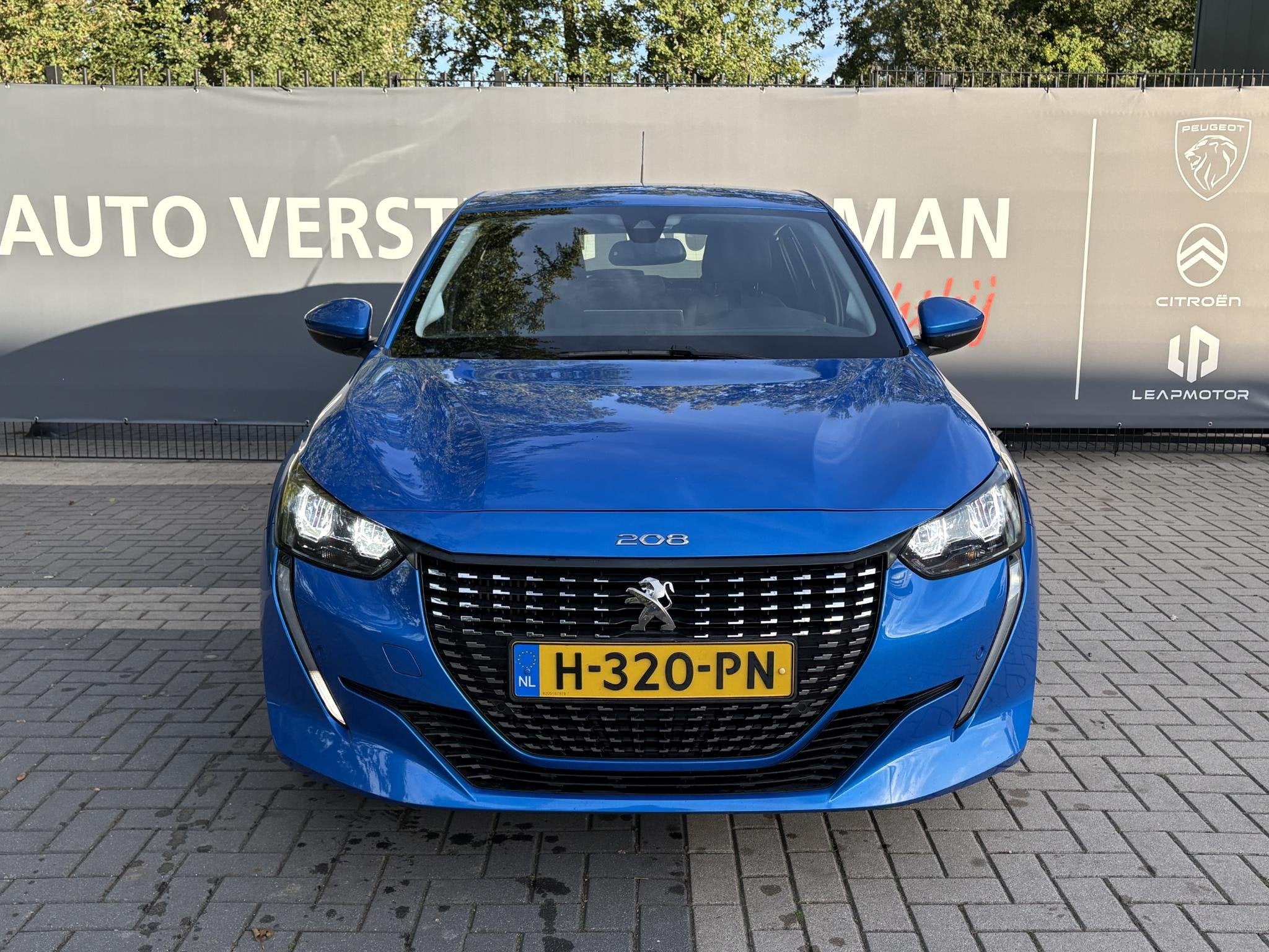 Peugeot 208 1.2 PureTech Allure 100PK Automaat, Achteruitrij, Auto's, 101 pk, Gebruikt, Euro 6, Blauw