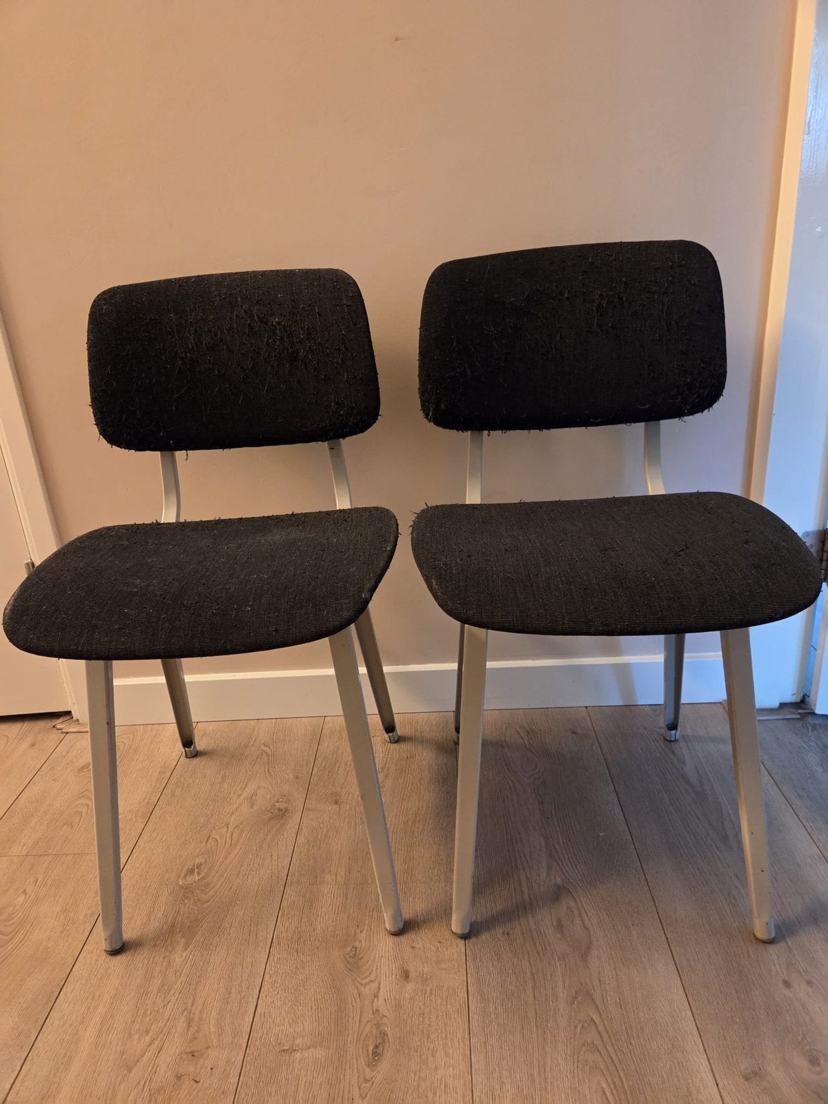 Set van 2 originele Ahrend Revolt stoelen, Huis en Inrichting, Ophalen, Zo goed als nieuw, Zwart