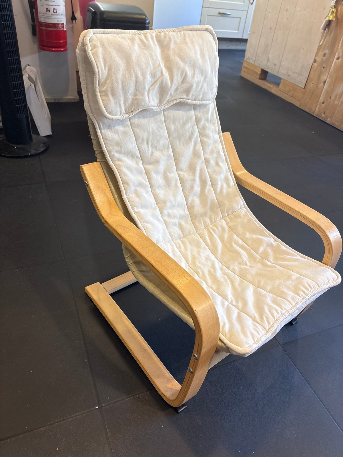 Ikea Poäng fauteuil met beige kussen, Gebruikt, Overige kleuren, Ophalen of Verzenden, Eén