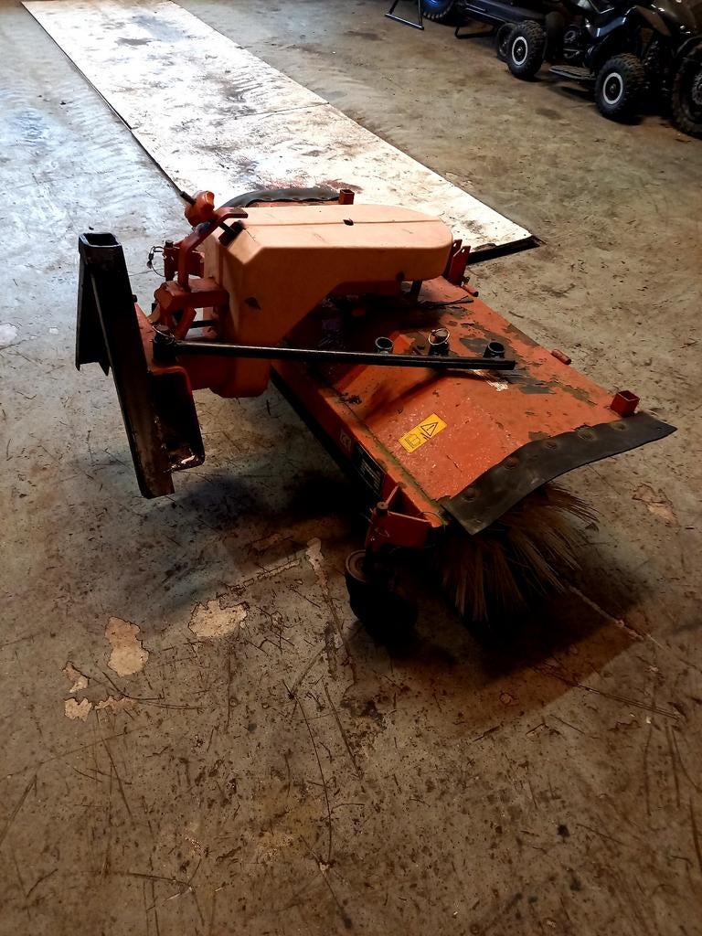 Hmb veegmachine, Zakelijke goederen, Agrarisch | Werktuigen, Ophalen of Verzenden