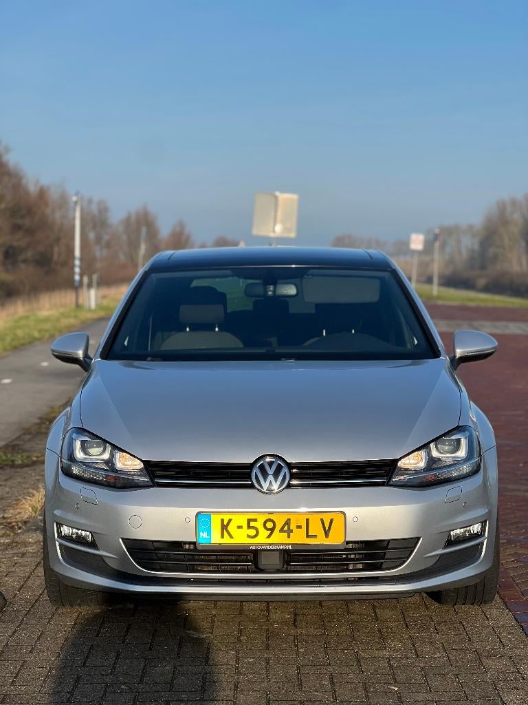 Volkswagen Golf 1.4 TSI 92KW 5D DSG 2016 Grijs, Auto's, Volkswagen, Voorwielaandrijving, 125 pk, 1147 kg, 4 cilinders