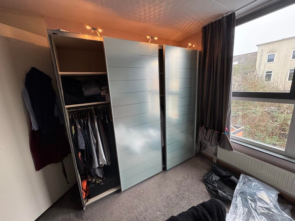 Ruime kledingkast met schuifdeuren, Huis en Inrichting, Kasten | Kledingkasten, Ophalen, Overige materialen, Gebruikt, 200 cm of meer