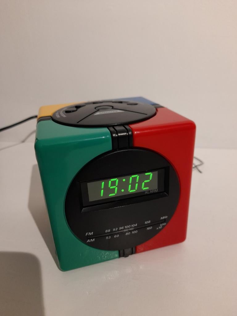 Fraaie vintage Rubik's Cube wekkerradio | radio, Ophalen of Verzenden, Gebruikt, Digitaal