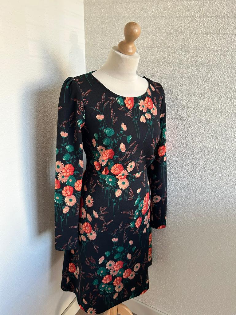 King Louie maat L zwarte bloemen empire jurk 2701, Kleding | Dames, Jurken, Zwart, Maat 42/44 (L), Ophalen of Verzenden, Zo goed als nieuw