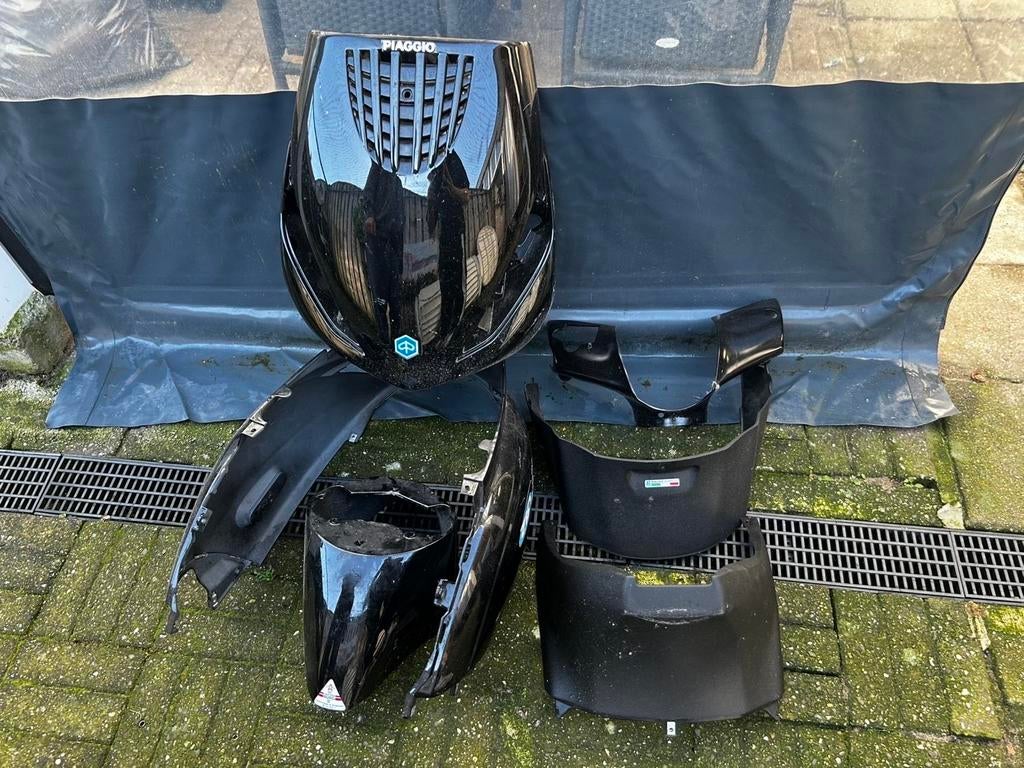 Piaggio zip kappen en accu, Fietsen en Brommers, Ophalen, Zo goed als nieuw, Benzine, Zip