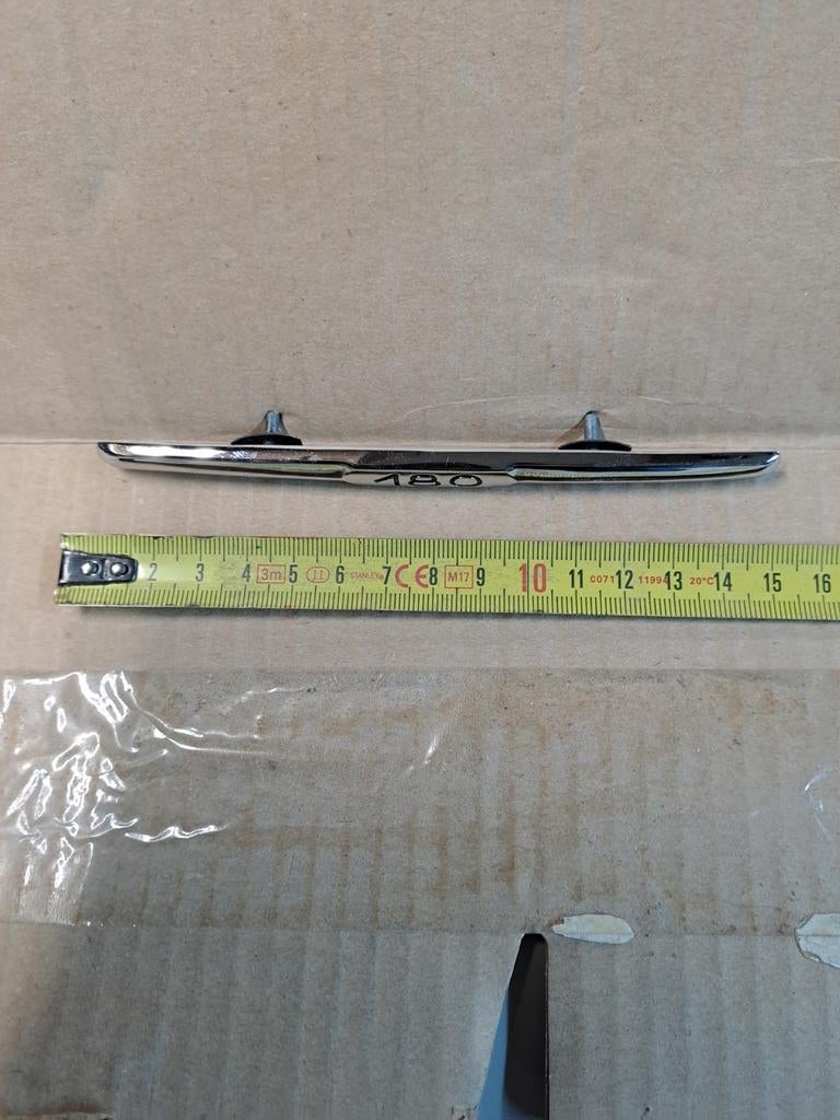 Mercedes-Benz 180 Sierstrip radio cover plate, Achterklep, Mercedes-Benz, Nieuw, Ophalen of Verzenden