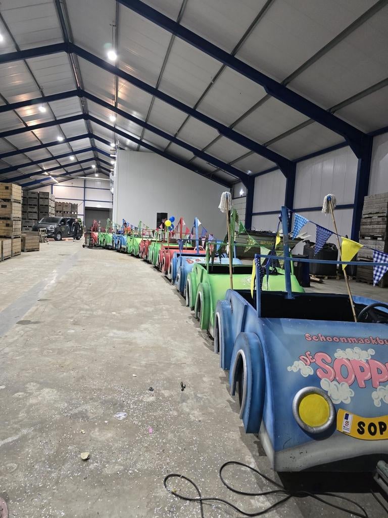 10 carnavals auto's (carnavals wagen), Ophalen