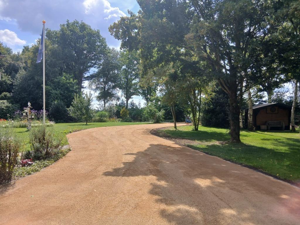 Aanleg Halfverharding, oprit, wandelpaden, Diensten en Vakmensen, Tuinmannen en Stratenmakers, Garantie, Tuinonderhoud of Snoeiwerk