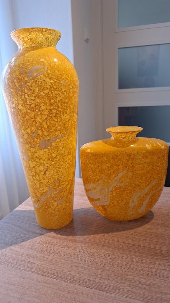 Twee prachtige melkglazen vazen., Ophalen of Verzenden, Zo goed als nieuw, Minder dan 50 cm