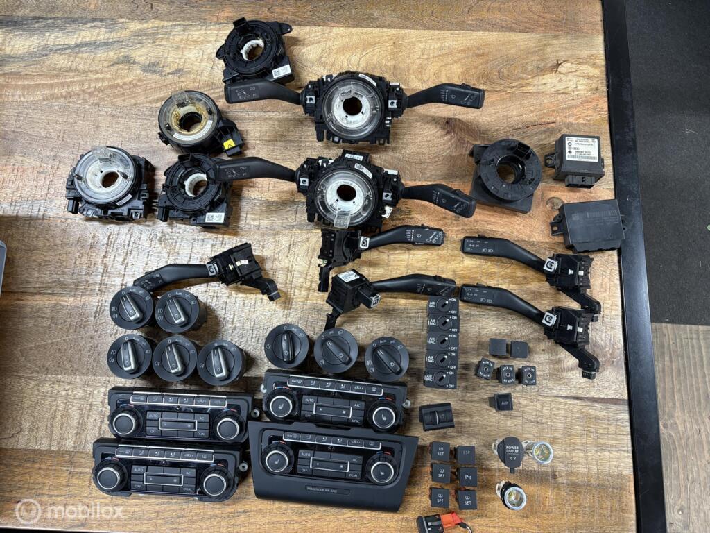 Verschillende interieur delen VW Golf 5/6, Auto-onderdelen, Interieur en Bekleding, Gebruikt, Volkswagen, Ophalen of Verzenden