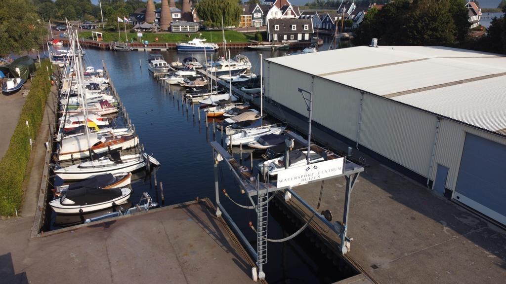 Ligplaatsen / zomer stalling bij Watersport Centrum Huizen, Herfst, Binnen en Buiten