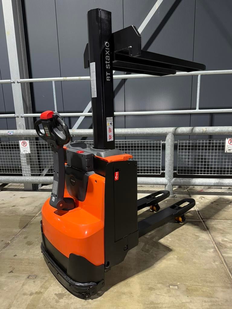 10X TOYOTA BT SWE080L 2000KG BJ2020 DUPLO 1,58M +/- 1000UUR, Doe-het-zelf en Verbouw, Palletwagens en Pompwagens, Ophalen, Zo goed als nieuw