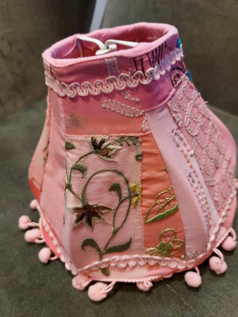 Roze lampenkap met borduursel, Vintage, Ophalen of Verzenden, Zo goed als nieuw, Overige vormen
