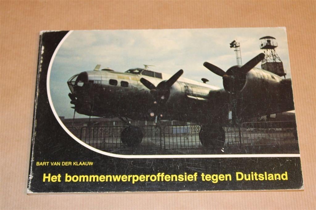 Bommenwerperoffensief tegen Duitsland — Avia Reeks, Ophalen of Verzenden, Tweede Wereldoorlog, Gelezen, Overige onderwerpen