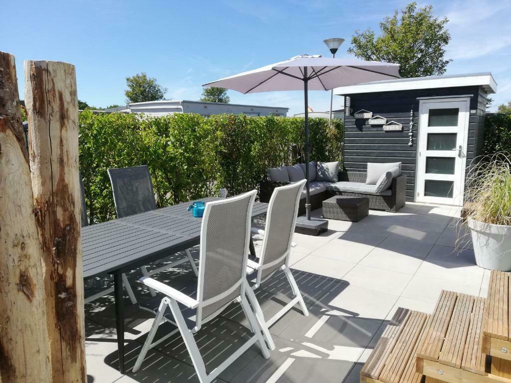 Luxe chalet 4 pers Julianahoeve Renesse, Vakantie, Campings, Recreatiepark, Aan zee, Afwasmachine, Internet, Tuin, Tv, Zwembad