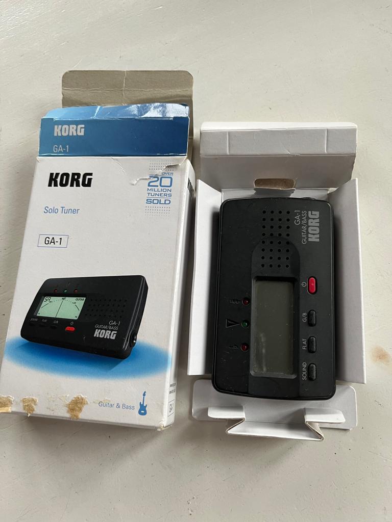 Solo Tuner guitar & Bass, Muziek en Instrumenten, Instrumenten | Toebehoren, Ophalen, Zo goed als nieuw, Akoestische gitaar