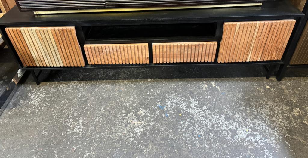 Smaakvolle zwarte met houten deuren TV-Meubel, Ophalen of Verzenden, Zo goed als nieuw, 25 tot 50 cm, Minder dan 100 cm