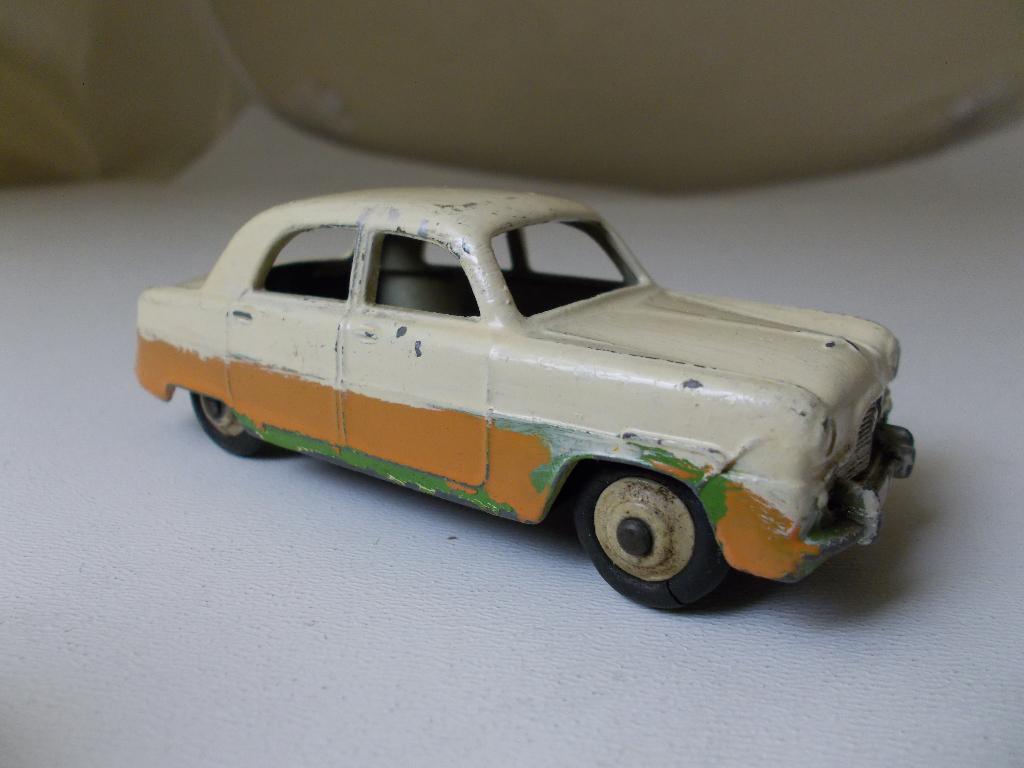 1956 Dinky Toys 162 FORD ZEPHYR (Repainted.) -B-., Hobby en Vrije tijd, Modelauto's | 1:43, Ophalen of Verzenden, Gebruikt, Auto