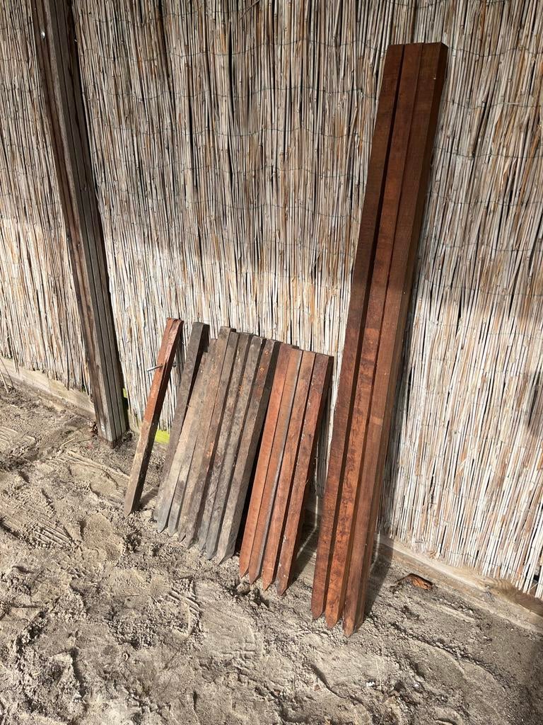 Hard houten paaltjes 4x4, Doe-het-zelf en Verbouw, Hout en Planken, Gebruikt, 25 tot 50 mm, 200 tot 250 cm, Balk