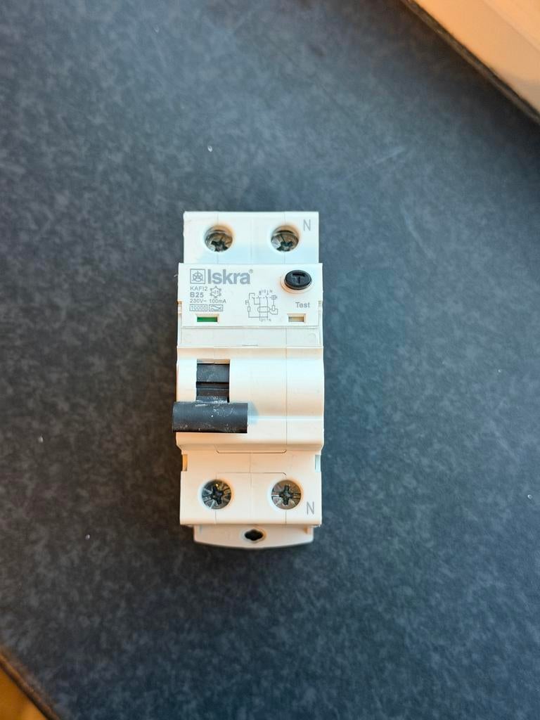 Iskra B25 100 mA Aardlekautomaat, Doe-het-zelf en Verbouw, Elektra en Kabels, Gebruikt, Overige typen, Ophalen of Verzenden