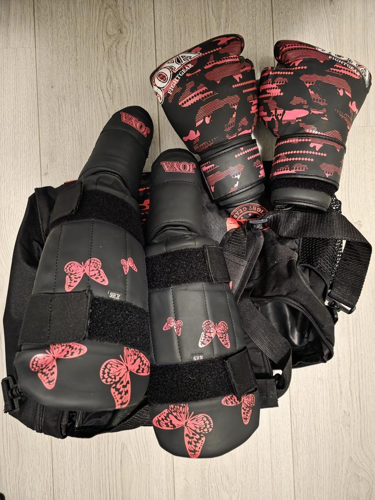 Complete Kickboks Set Meisjes – Joya & 1916 (Maat 6oz / XXS), Ophalen of Verzenden, Zo goed als nieuw, Bokshandschoenen